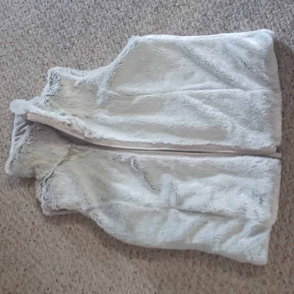 2 vests - Picture 6 of 6